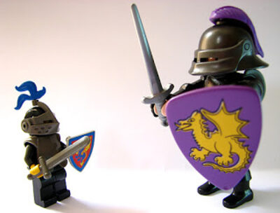 Lego knight vs Playmobil knight, the eternal battle
